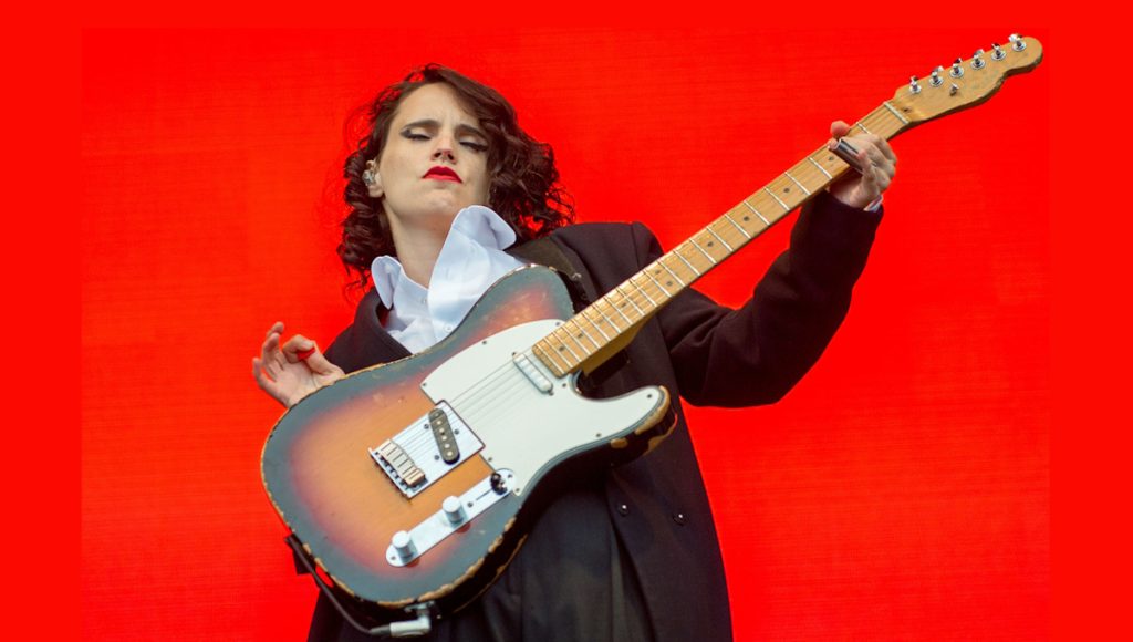Anna Calvi: Gizemli Bir Ses ve Gitarı Ağlatan Kadın