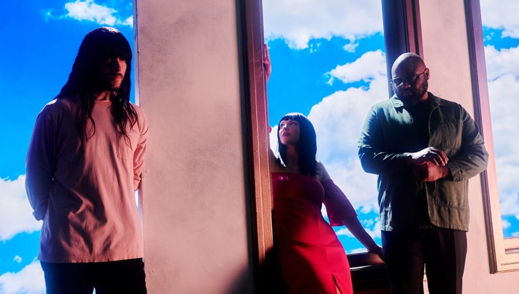 Khruangbin ile Kıtalararası Bir Müzik Töreni Khruangbin