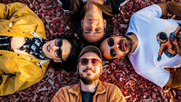Pupalive, İdil Taneri