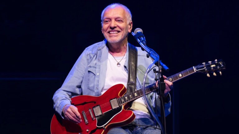 Yorgun parmaklardan gelen ışık: Peter Frampton – Carry The Light Peter Frampton – Carry The Light