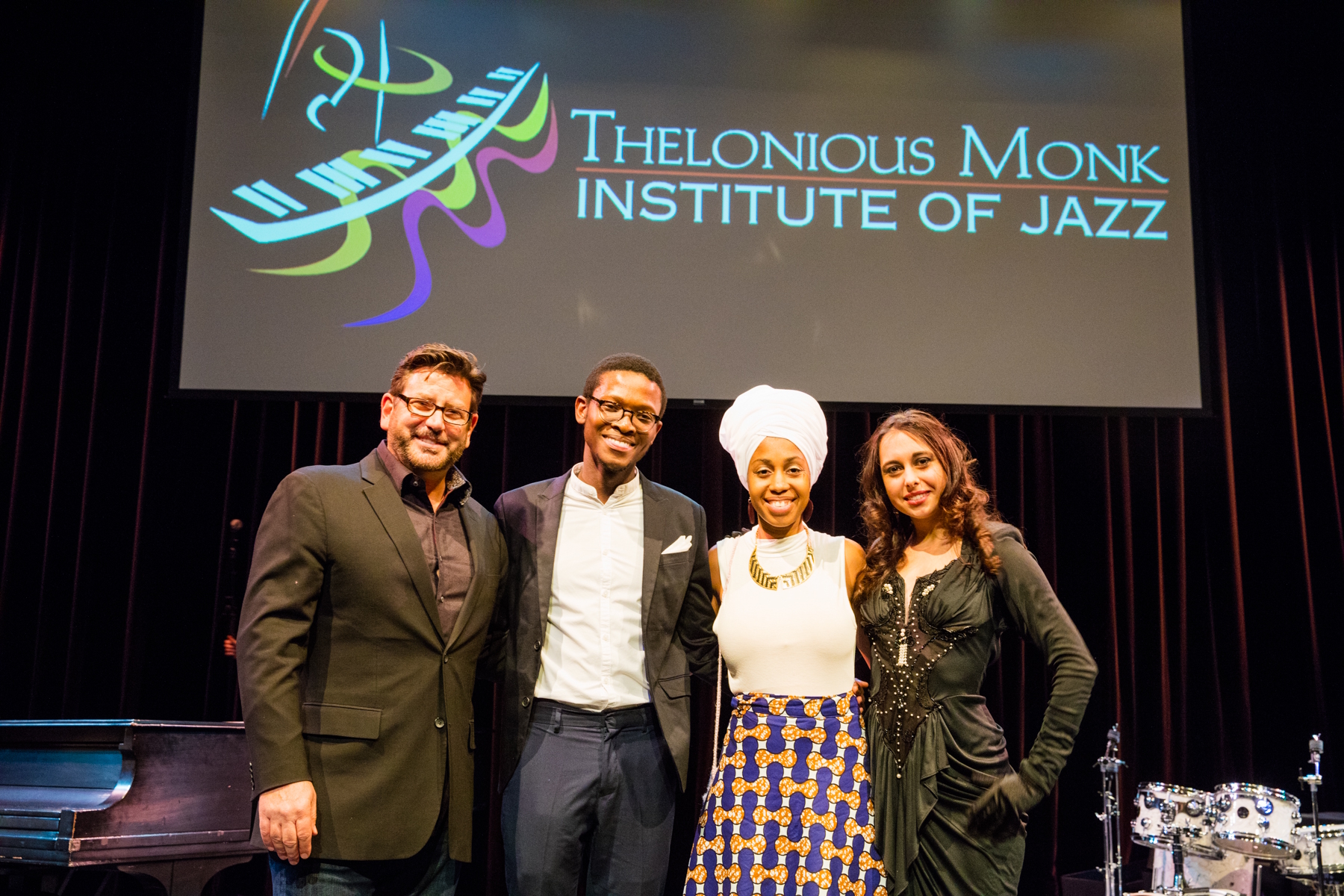 Thelonious Monk Institute of Jazz Yarışması (2015): John Burk (Concord Records), Vuyolwethu Sotashe (Üçüncü), Jazzmeia Horn (Birinci), Veronica Swift (İkinci) (Fotoğraf: Steve Mundinger)