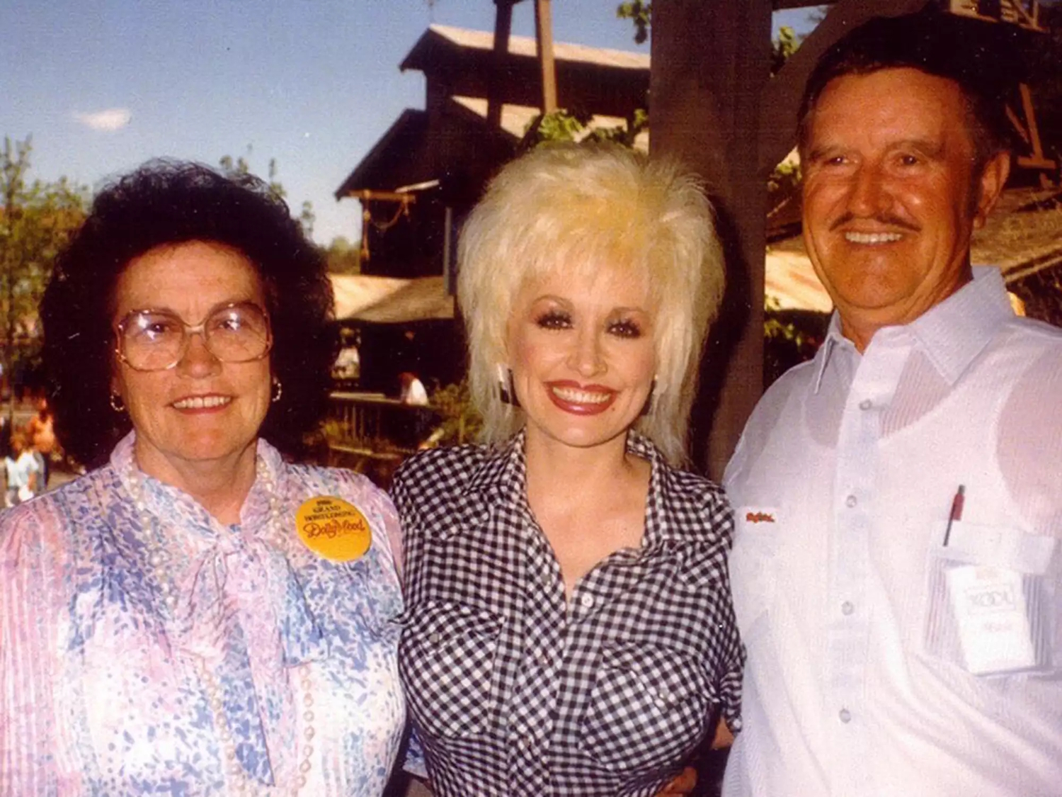 Annesi Avie, Dolly ve babası Robert Lee Parton.