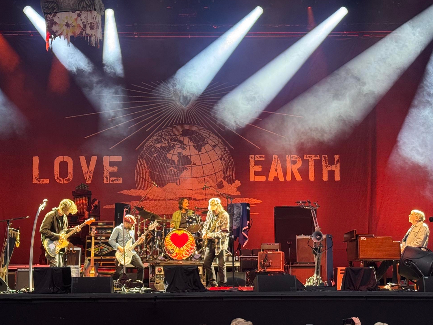 Neil Young & The Chrome Hearts