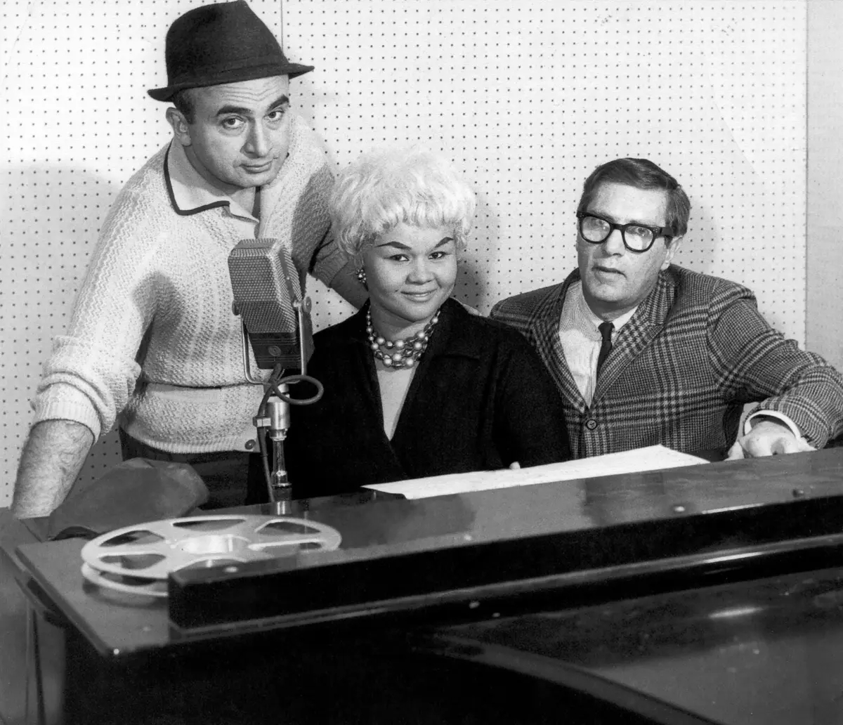 Leonard Chess, Etta James ve Ralph Bass, Chicago, 1960 (Getty Images)